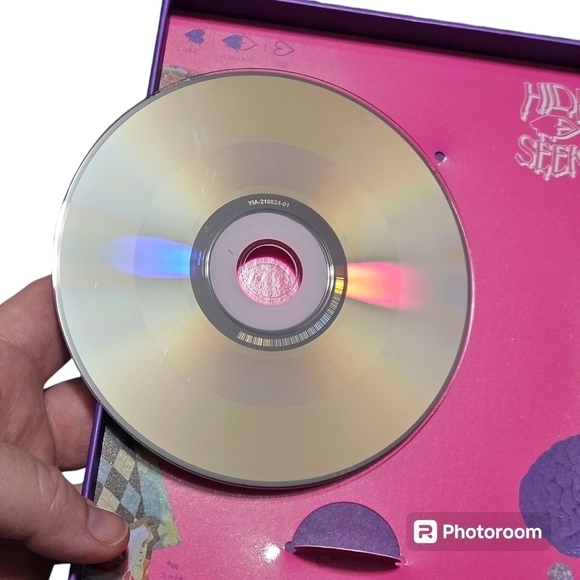 Purple Kiss 2nd mini album Hide & Seek book and CD - Picture 4 of 4